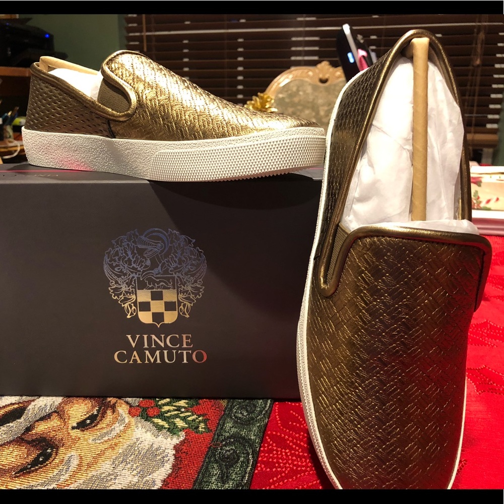 Brand New, Vince Camuto Cariana, slip on sneaker.